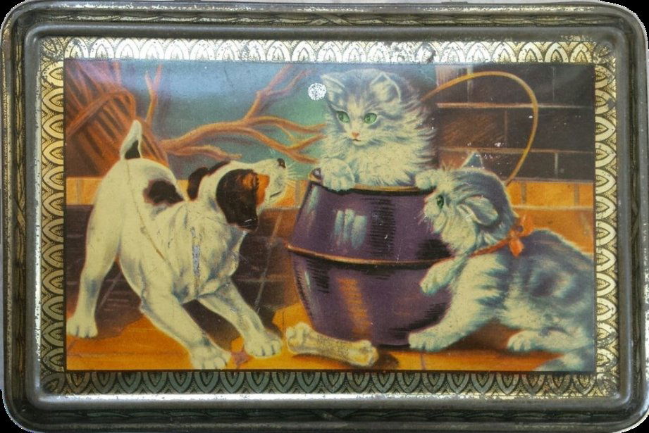 VINTAGE BISCUIT TIN (1 of 5)