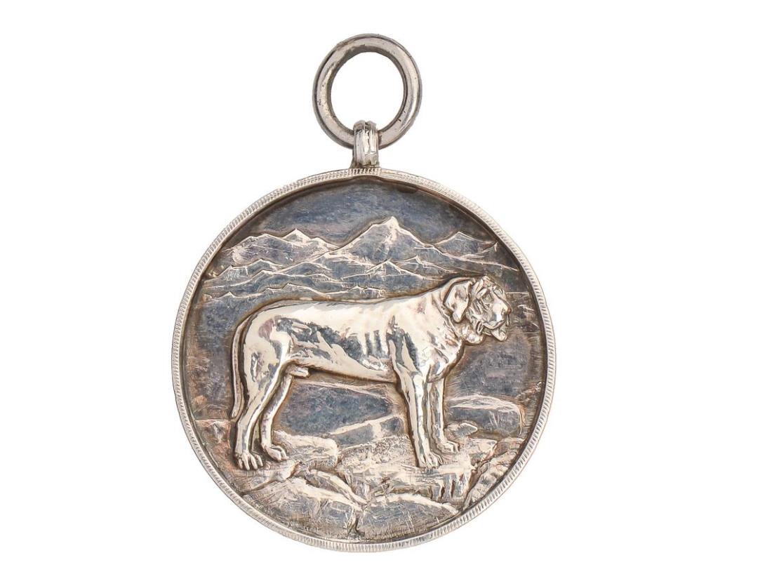A STERLING SILVER DOG PENDANT (1 of 5)