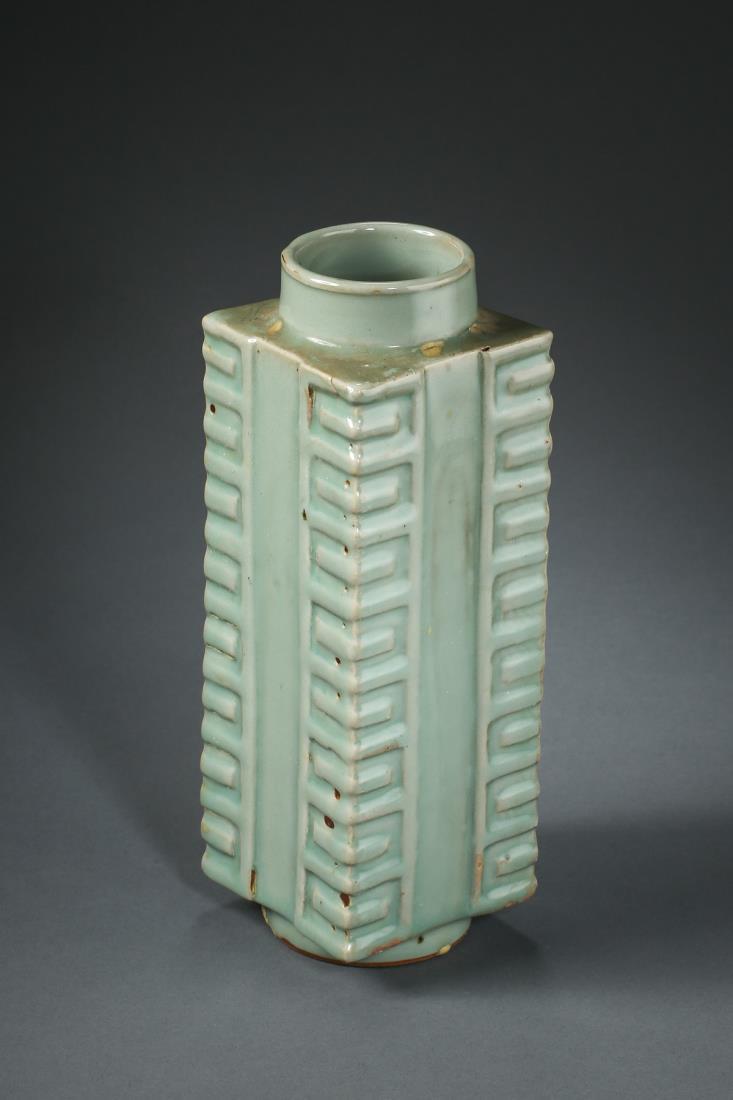 A MING LONGQUAN KILN WARE CELADON CONG VASE (1 of 9)