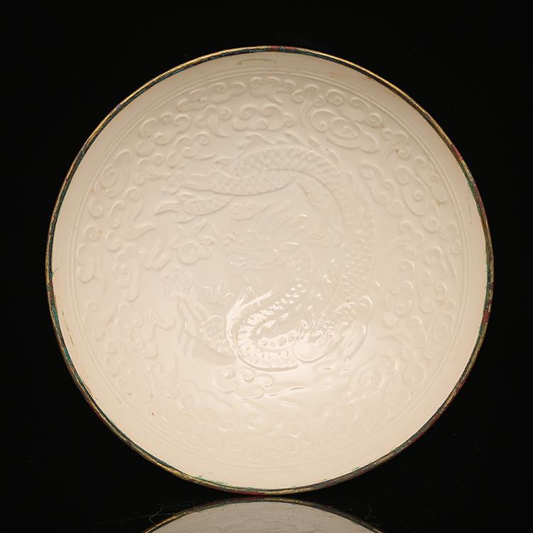 A SONG DING KILN WARE DRAGON PORCELAIN PLATE (1 of 7)