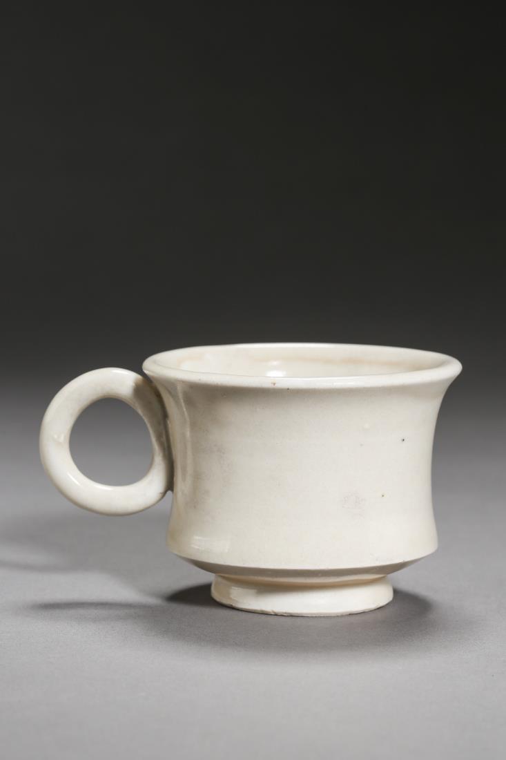 A XING KILN WARE WHITE GLAZED CUP WITH HANDLE (1 of 11)