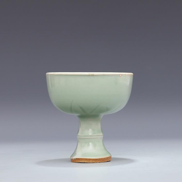 A MING LONGQUAN KILN CELADON GLAZED HIGH STEM CUP (1 of 8)