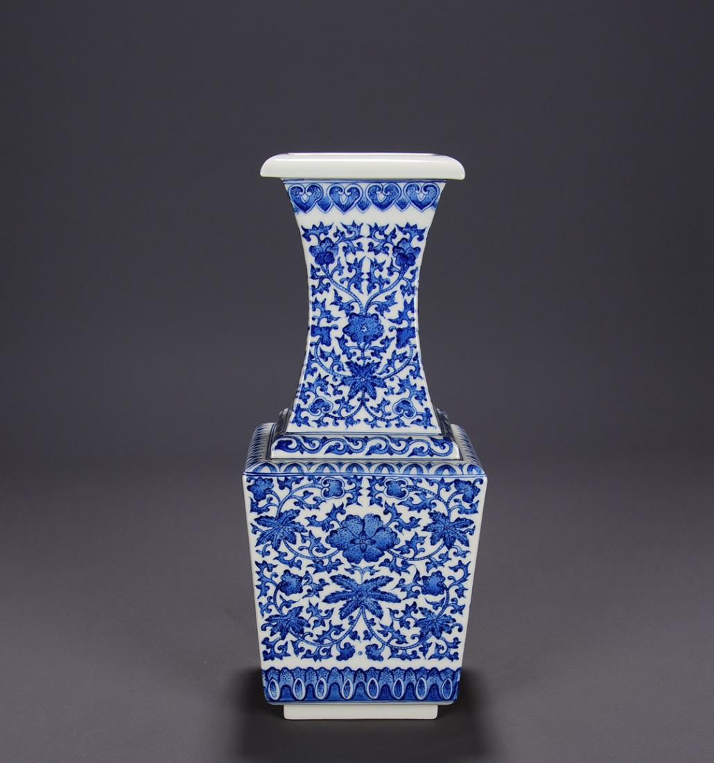 A BLUE AND WHITE FOLIAGE PATTERN SQUARE VASE: A blue and white foliage pattern square vase, Chinese Ming Dynasty Period. There is a six character mark "Da Qing Qian Long Nian Zhi" on the bottom. Dimension: H 29 cm, W 12 cm. All measurements are a