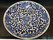 A BLUE AND WHITE 'LOTUS' LARGE PORCELAIN PLATE