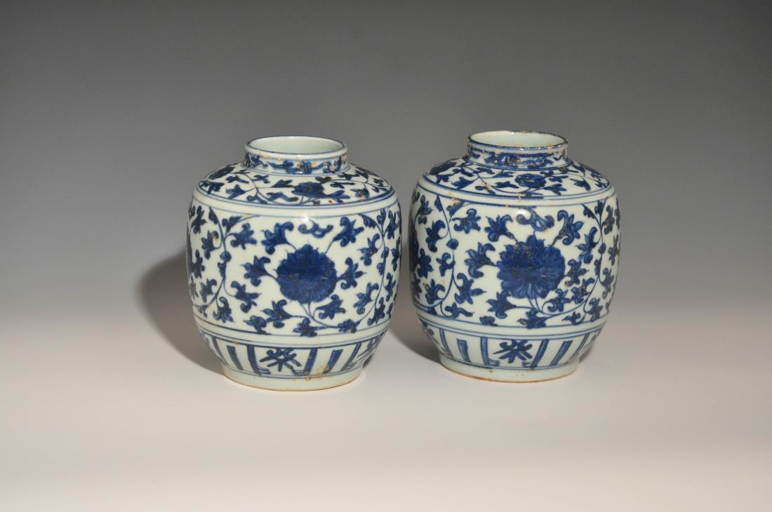 PAIR OF BLUE AND WHITE LOTUS PORCELAIN JARS: Pair of blue and white lotus porcelain jars. Probably made in the Chinese Ming Dynasty Jiajing Period. Dimensions: H 22 cm. All measurements are approximate.