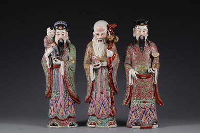 SET OF FAMILLE ROSE FIGURINE OF THREE IMMORTALS