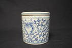 BLUE AND WHITE VINE MOTIF CRICKET POT