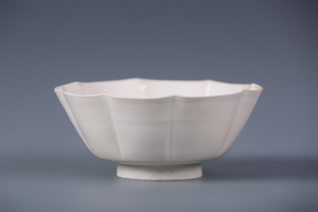 DING WARE WHITE GLAZED 'FISH' ENGRAVED BOWL (1 of 9)