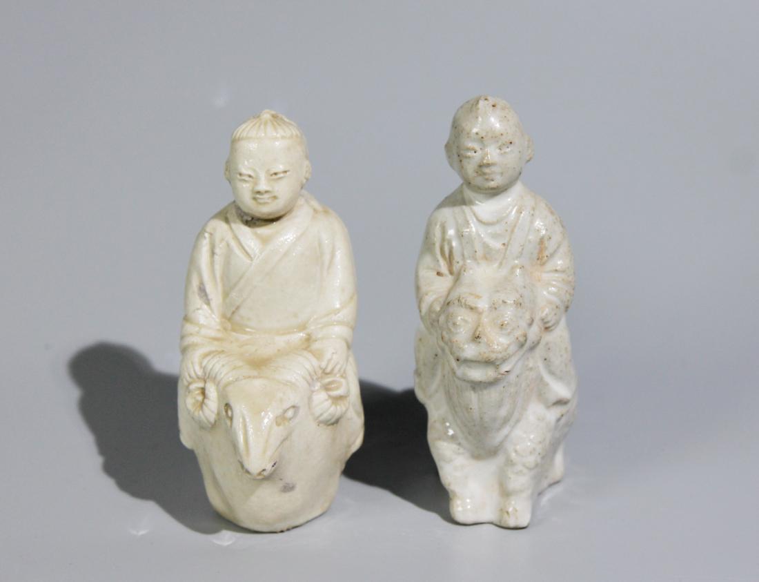 A PAIR OF DING WARE WHITE GLAZE EFFIGIES (1 of 8)