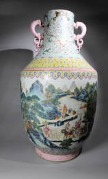 QING DYNASTY FAMILLE ROSE FIGURES VASE