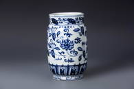 BLUE AND WHITE INTERLOCKING FLOWER PORCELAIN JAR