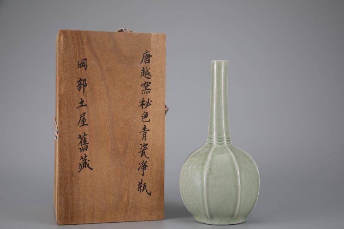 YUE WARE PALE GREEN GLAZED VASE (1 of 9)