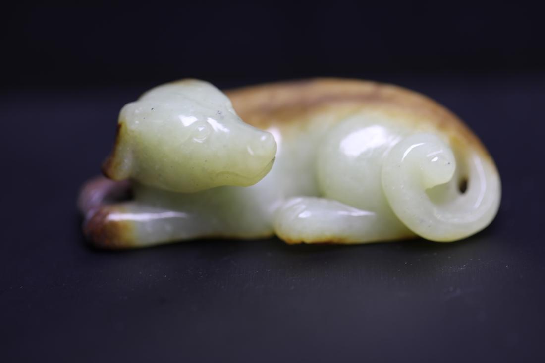 QING, RUSSET JADE CROUCHING DOG: Qing, russet jade crouching dog. Dimensions: Weight 104.2g, H 2.9 cm.
