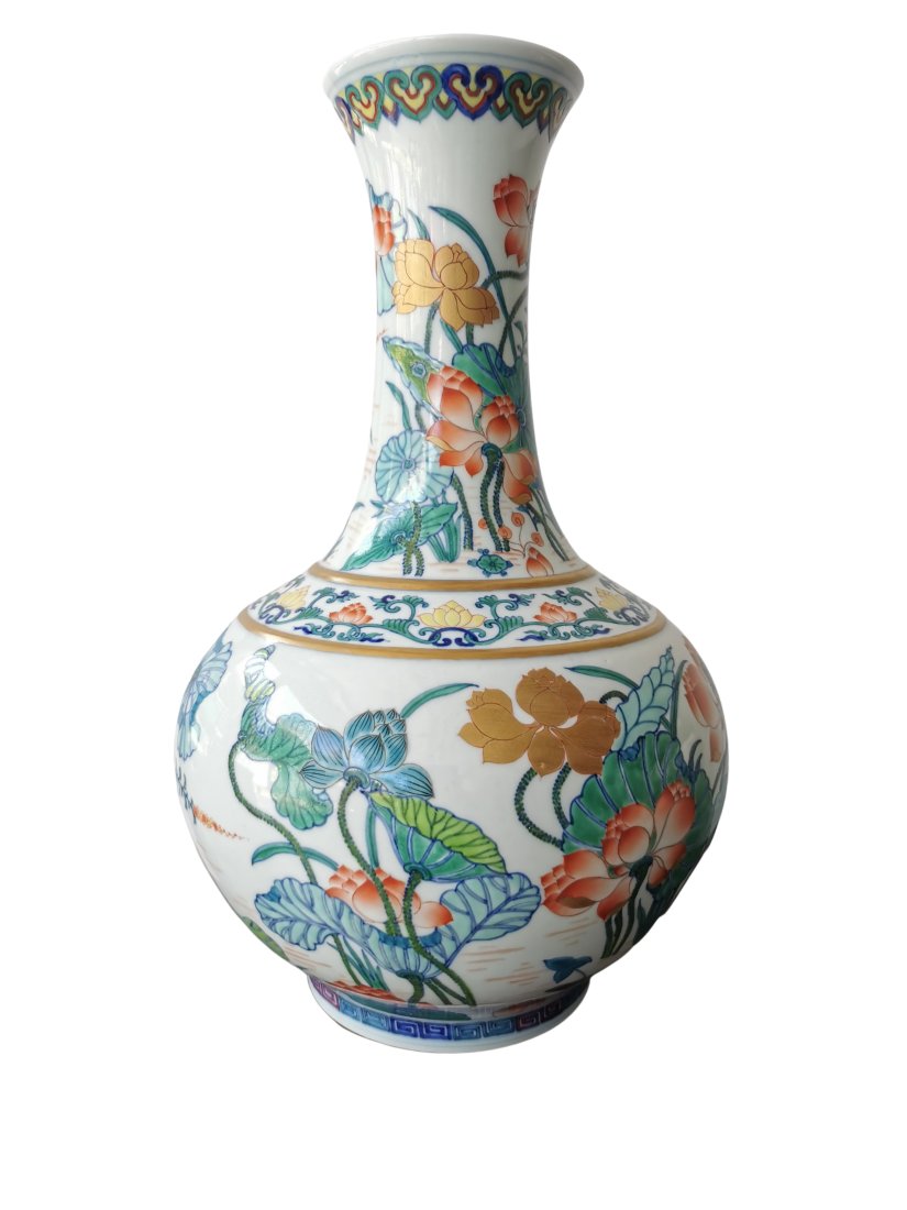 QING, GUAN WARE GOLD-PAINTED WUCAI GLOBULAR VASE (1 of 7)