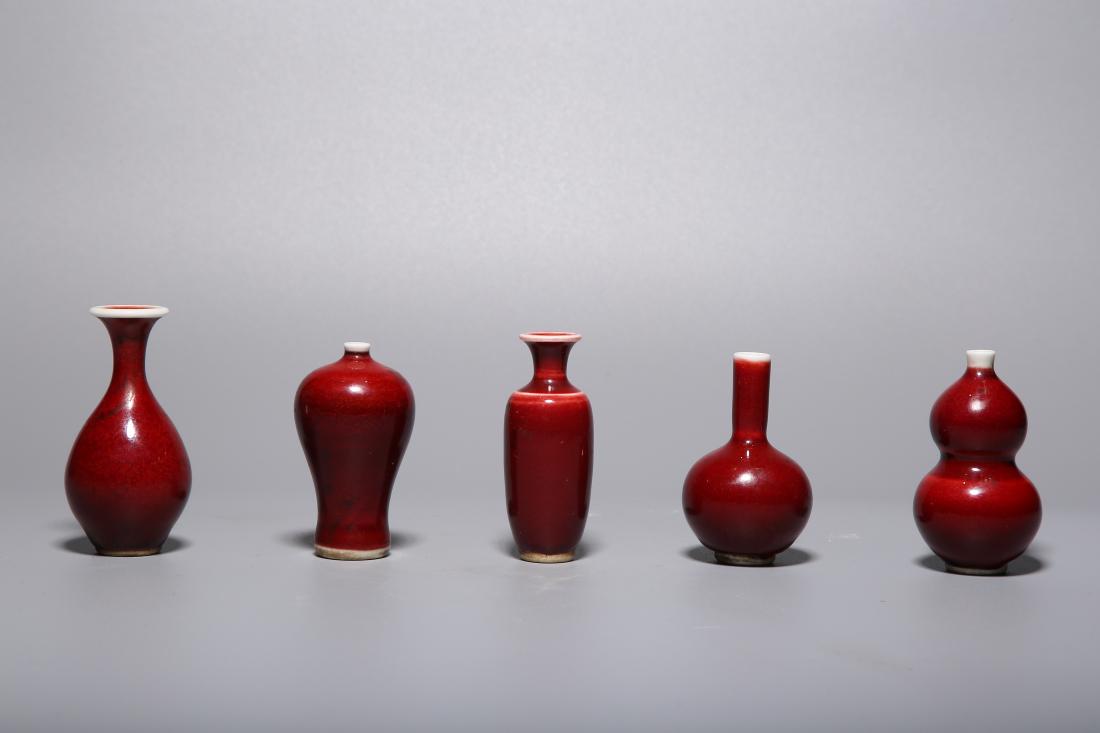 A SET OF RED GLAZED PORCELAIN VASES (1 of 9)
