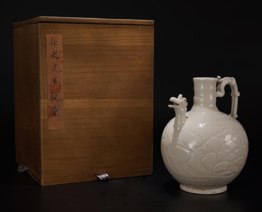 SONG, DING KILN ROOSTER HEAD EWER WITH WOODEN CASE (1 of 12)