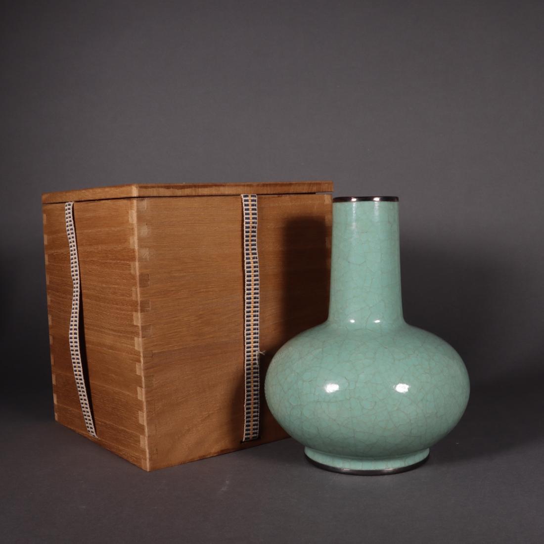 SONG, RU TYPE CELADON GOBULAR VASE (1 of 9)