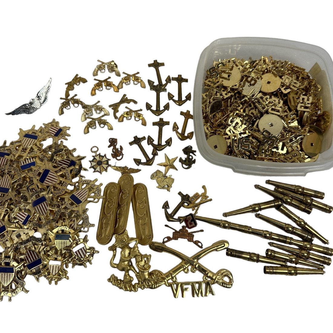 Vintage US Insignia Lot w/ Parts U.S. Collar Devices Joint Chiefs of Staff & Misc.: Lot of vintage US insignia with assorted parts & components. U.S. collar device and Joint Chiefs of Staff components. Joint Chiefs of Staff components do not appear complete and do not have sharp pin 