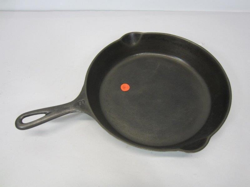GRISWOLD LARGE SLANT LOGO NO. 8 CAST IRON SKILLET W/ (1 of 4)
