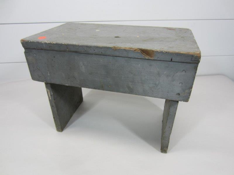 VINTAGE SMALL GRAY PAINTED WOODEN STOOL (1 of 6)