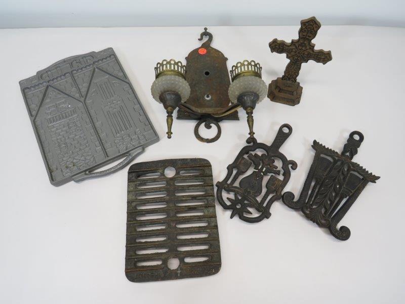 EARLY CAST IRON KITCHEN LOT OF 5 (1 of 10)
