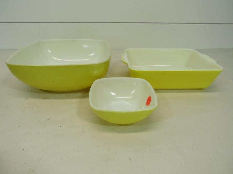 3 PCE LOT OF YELLOW PYREX WARE: 2 1/2" QT 1 1/2" QT AND 12OZ. 