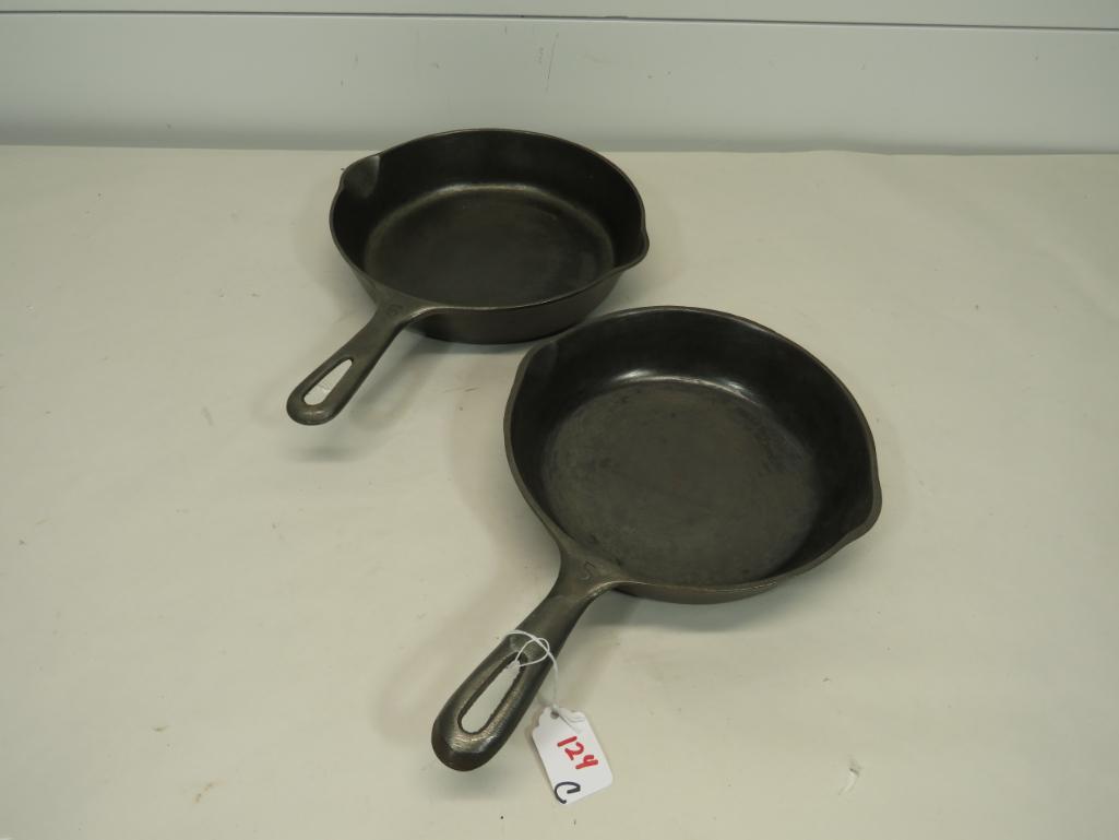 Griswold Small Logo Skillets #5 & 6: No pitting in either
