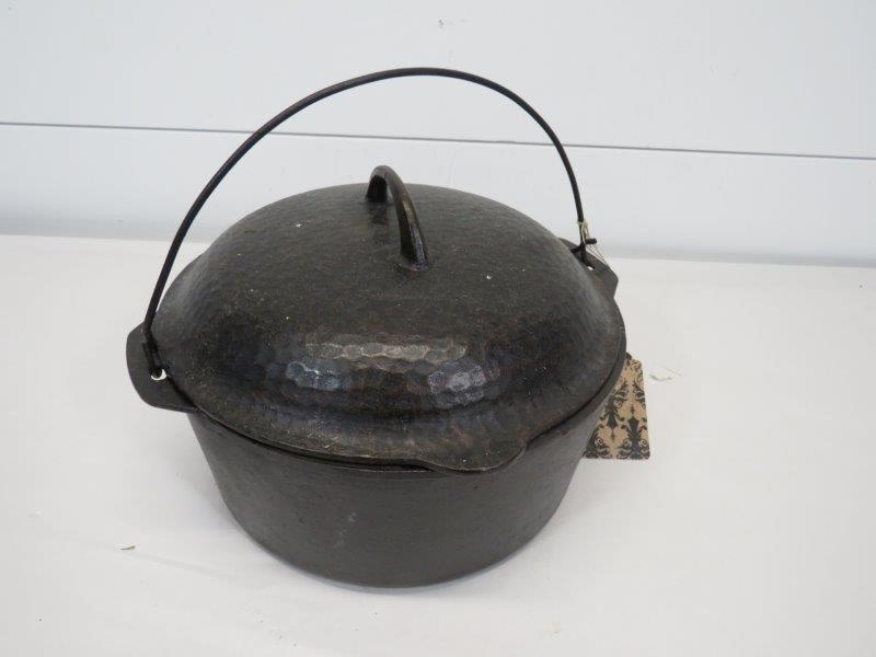 Maid of Honor Cast Iron Dutch Oven w/ Lid: Dutch oven is 10" diameter, 4 1/2" tall sides.