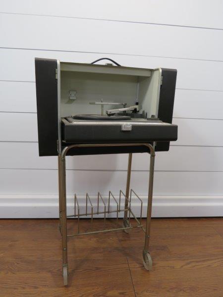 Vintage Solid State General Electric Turntable and (1 of 18)