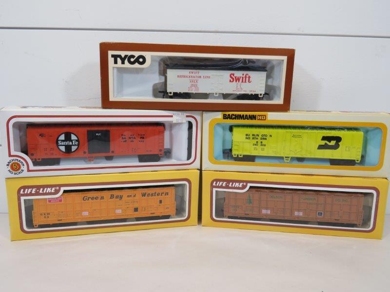 HO Scale Model Train Freight Cars (5) (1 of 8)