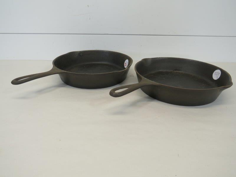Cast Iron Skillets Unmarked w/ Fire Ring (2) (1 of 16)