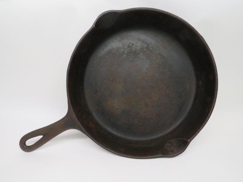 Griswold Small Logo Cast Iron Skillet No. 8 (1 of 9)