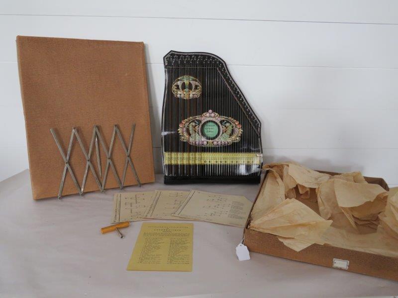 Marke Formen Konkert Gitarre Zither in Original Box (1 of 16)
