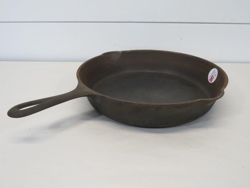 Griswold Slant Logo No. 9 w/ Fire Ring (1 of 8)