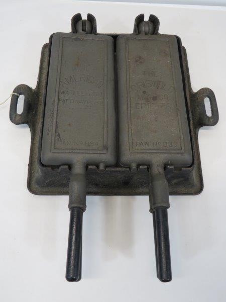 Griswold Cast Iron Double Waffle Iron (1 of 12)
