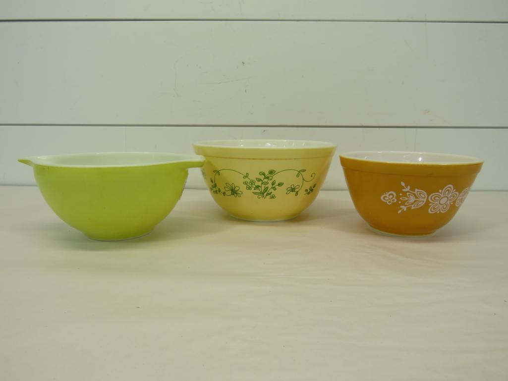 Vintage Pyrex Mixing Bowls (3) (1 of 12)