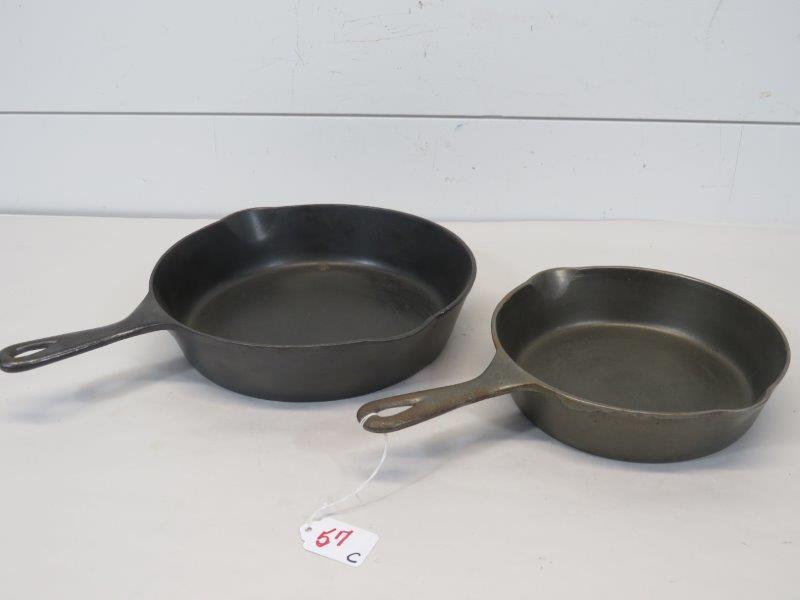 Cast Iron Skillets No. 5 & No. 7 w/ Fire Ring (2) (1 of 9)