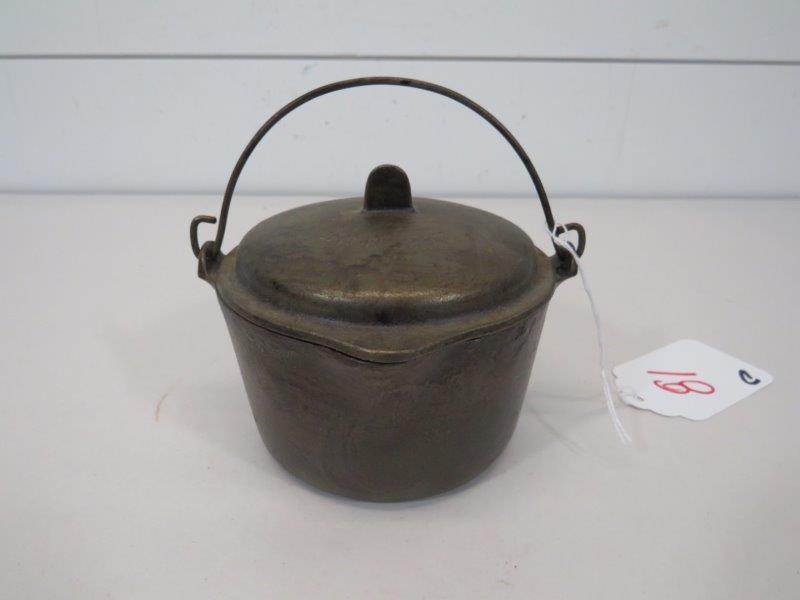 Wagner Ware Miniature Cast Iron Hot Pot w/ Lid (1 of 9)