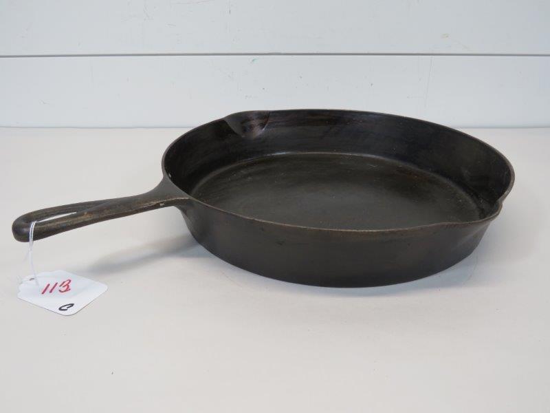 Wapak No. 12 Cast Iron Skillet w/ Fire Ring (1 of 7)