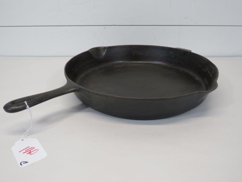Favorite Piqua Ware No. 14 Cast Iron Skillet w/ Fire (1 of 7)