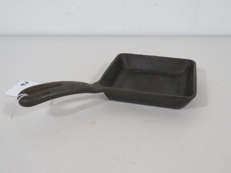 Griswold Small Logo Cast Iron Square Egg Skillet (1 of 9)