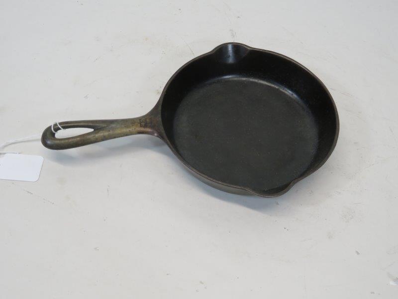 Griswold Large Logo No. 3 Cast Iron Skillet (1 of 6)