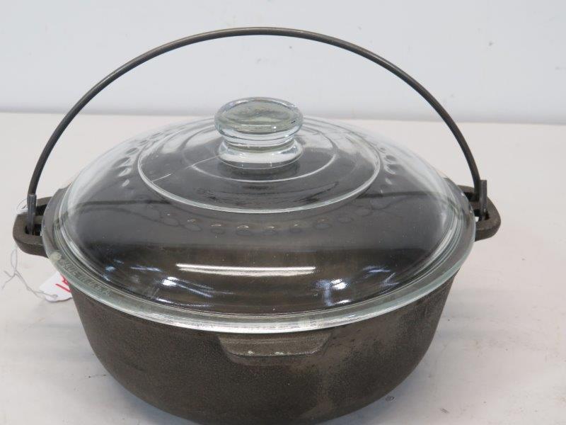 Wagner Ware Cast Iron 2Qt.  Bean Pot w/ Glass Lid (1 of 8)