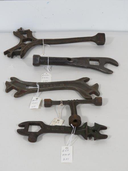 Early International Harvester Implement Tool Lot (5) (1 of 19)