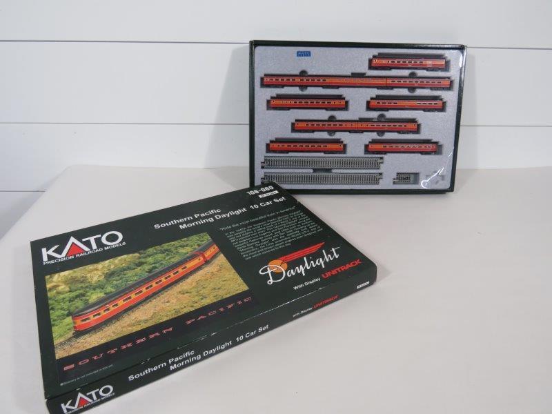 Kato Southern Pacific  Morning Daylight Passenger Car (1 of 11)