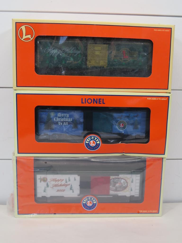 Lionel O Gauge Christmas Collector Box Cars (3): In original packaging with some damage to packaging as shown in photos. 6-25033 6-25066 6-16291 Approx. 10" L 