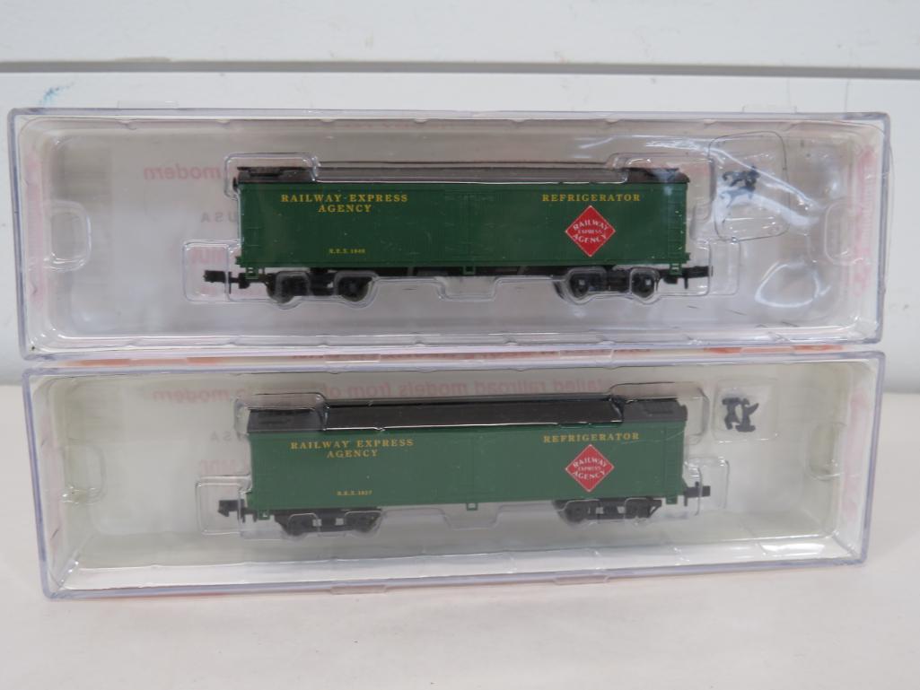 Roundhouse N Scale Express Reefers (2): New in original packaging. #82702