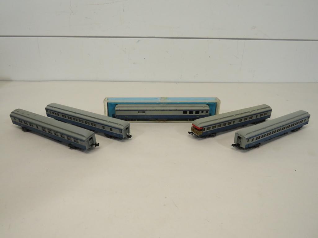 Atlas N Scale Baltimore & Ohio Heavyweight Passenger (1 of 11)