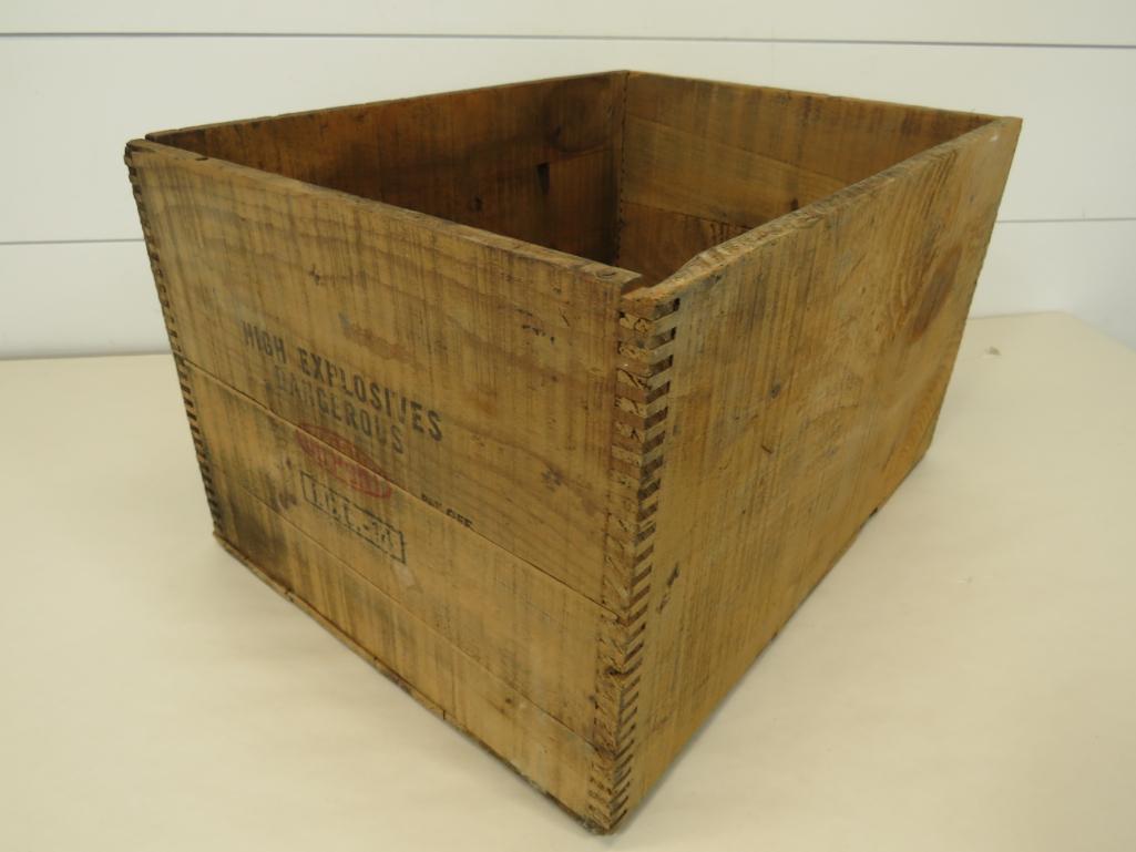 DuPont Explosives Wood Dovetail Crate 1951 (1 of 10)