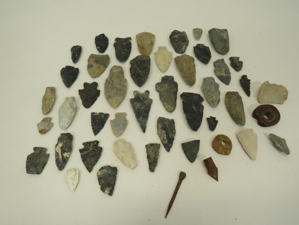 Large Lot of Arrowheads, Indian Currency / Artifacts (1 of 13)